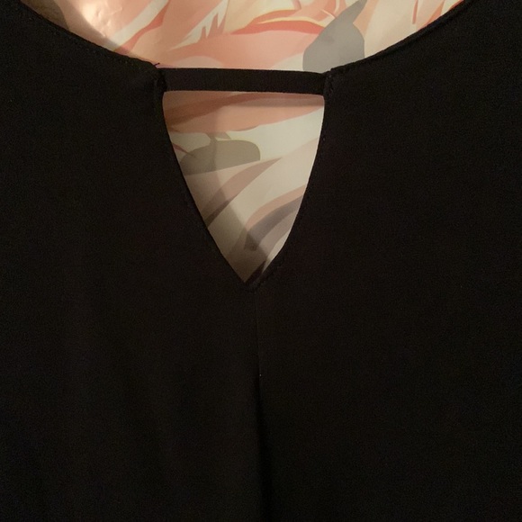 EUC Catherines black stretchy v-neck sleeveless top size 4x(30/32W) - Picture 5 of 9